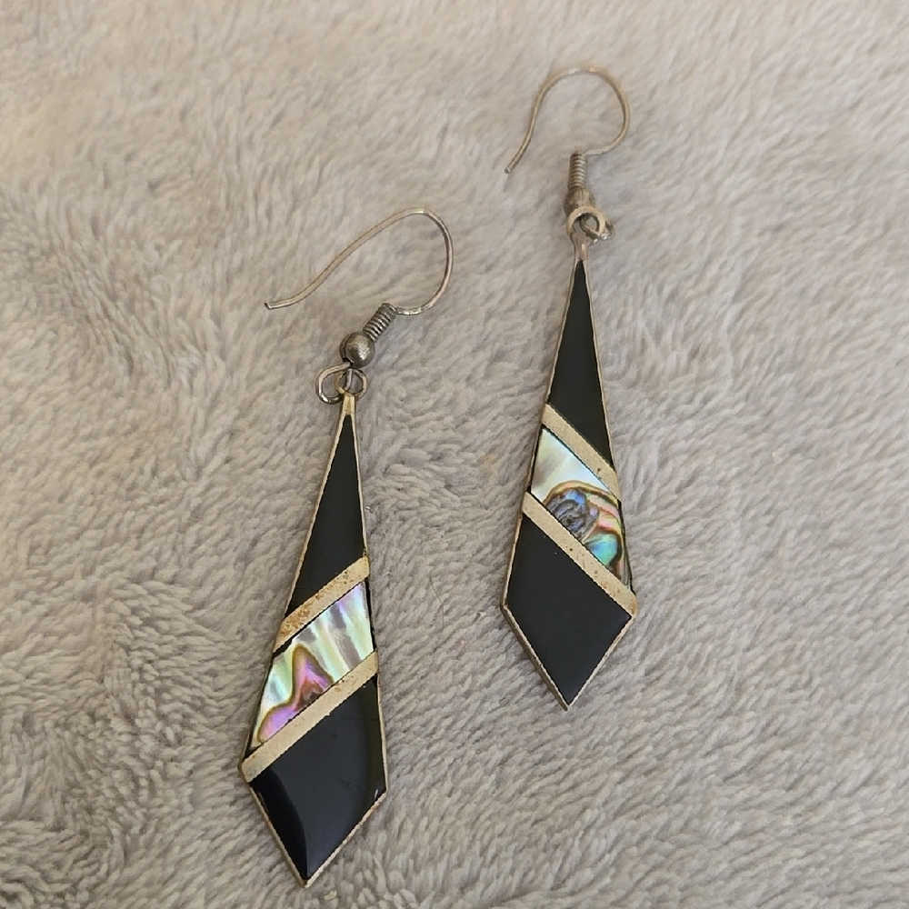 #199 Vintage Elegant Black and Silver Dangle Earrings